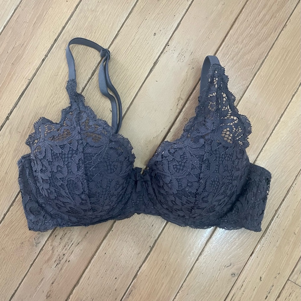 Victoria’s Secret Lightly Lined Lace Plunge Bra